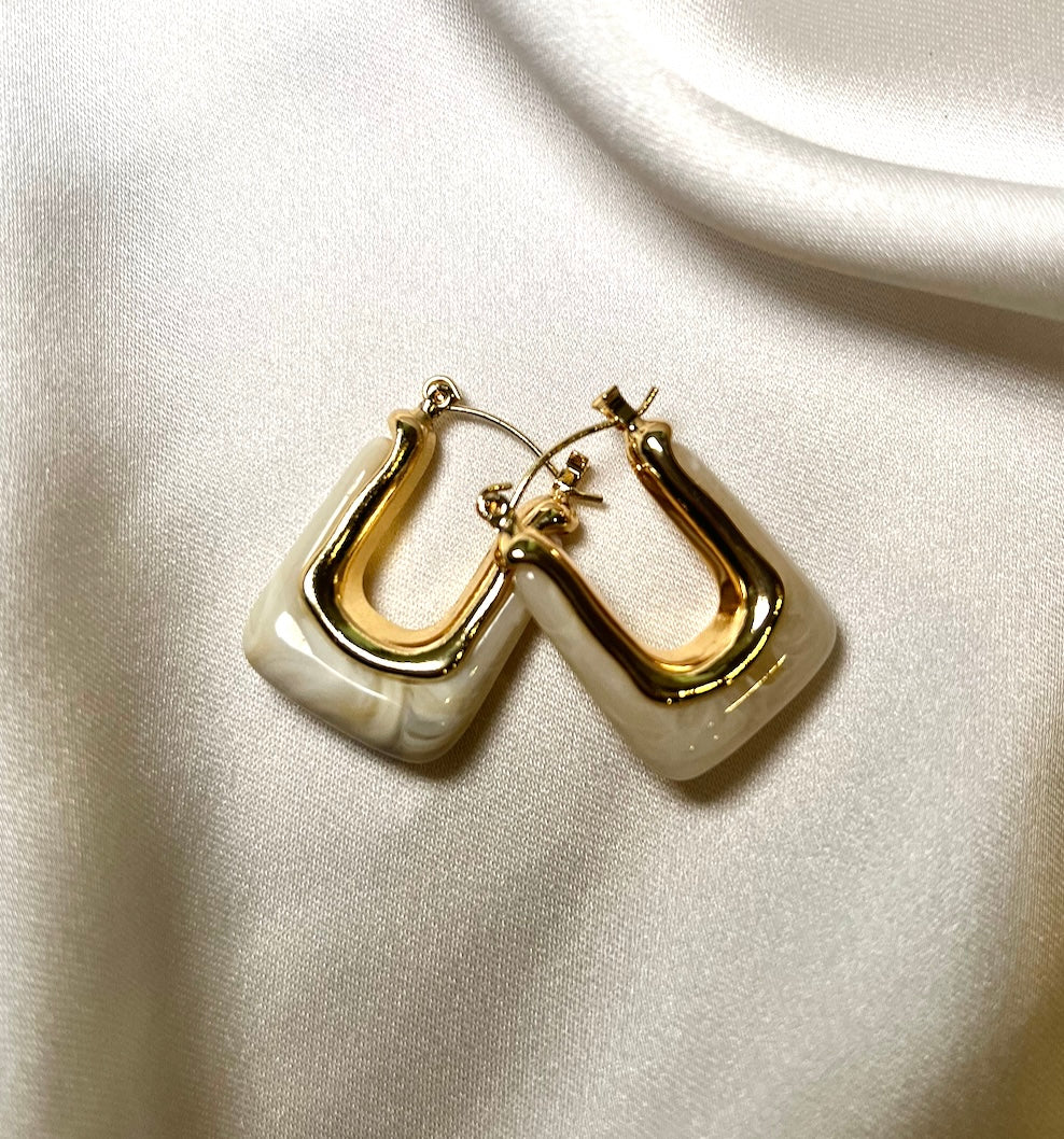 Elegant resin u-shaped hoop earrings