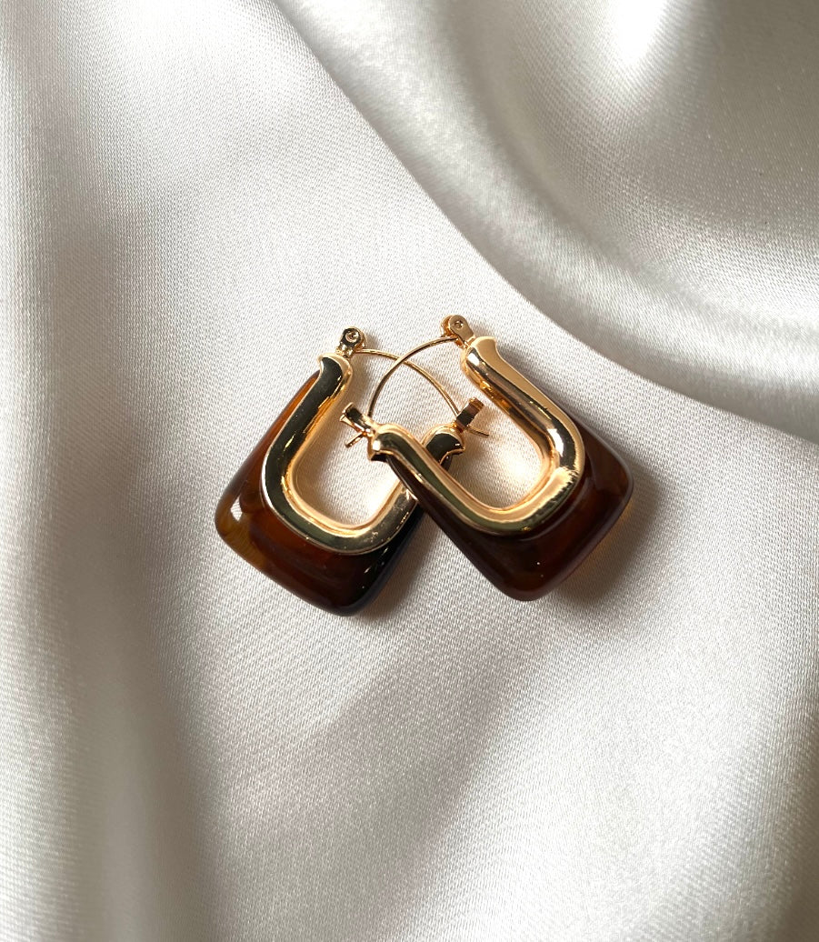 Elegant resin u-shaped hoop earrings
