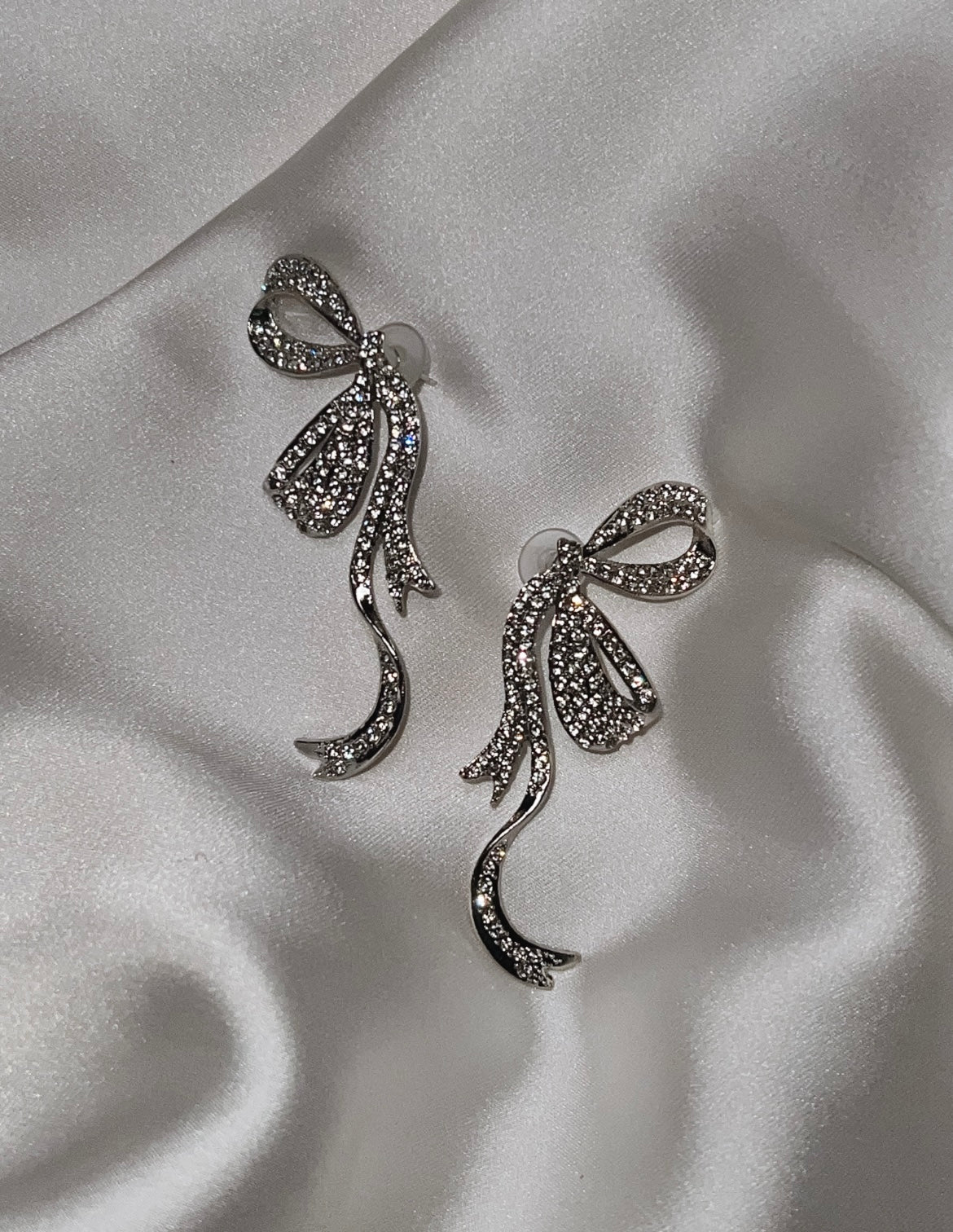 Side bow crystal earrings