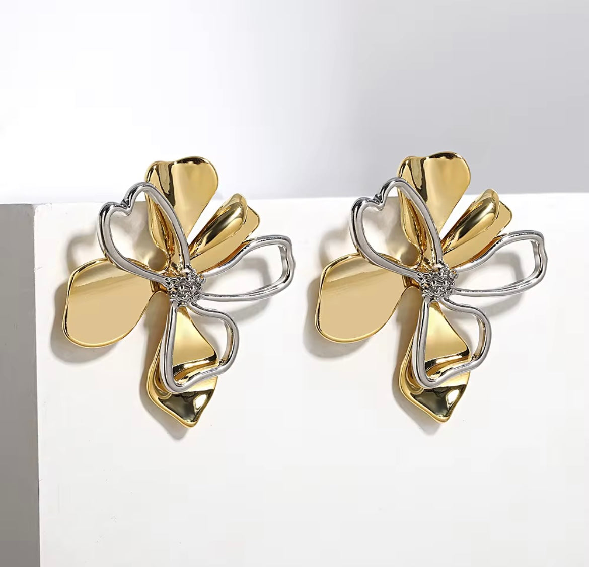 Gold & silver flower stud earrings